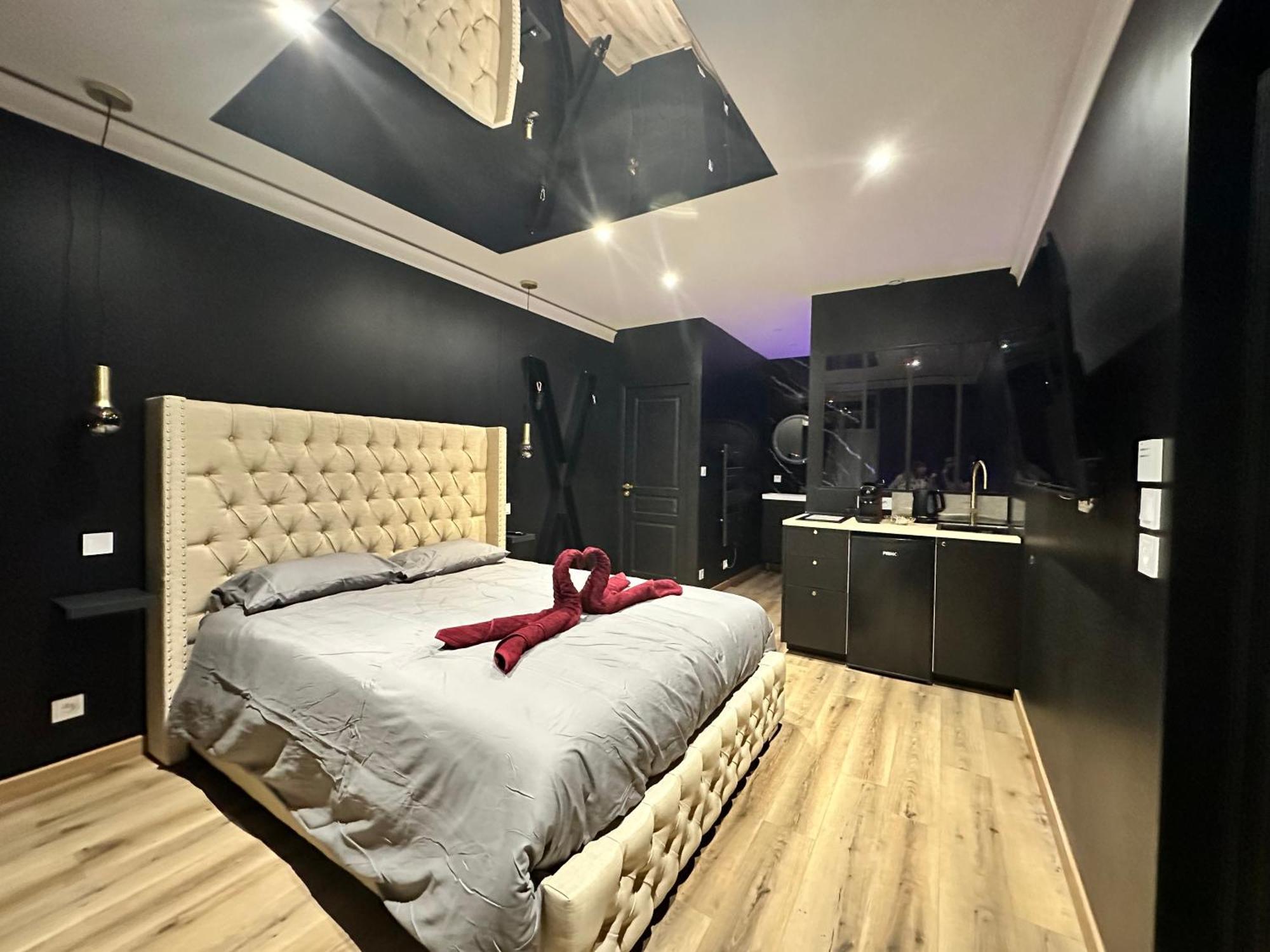 Dark Room Blois - Love Room Saint-Gervais-la-Forêt Екстериор снимка